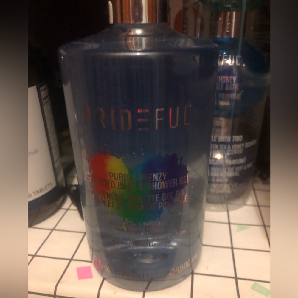 Prideful shower gel